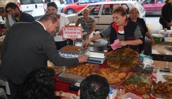 Başkan Sözlü’den kadın esnaflara ziyaret