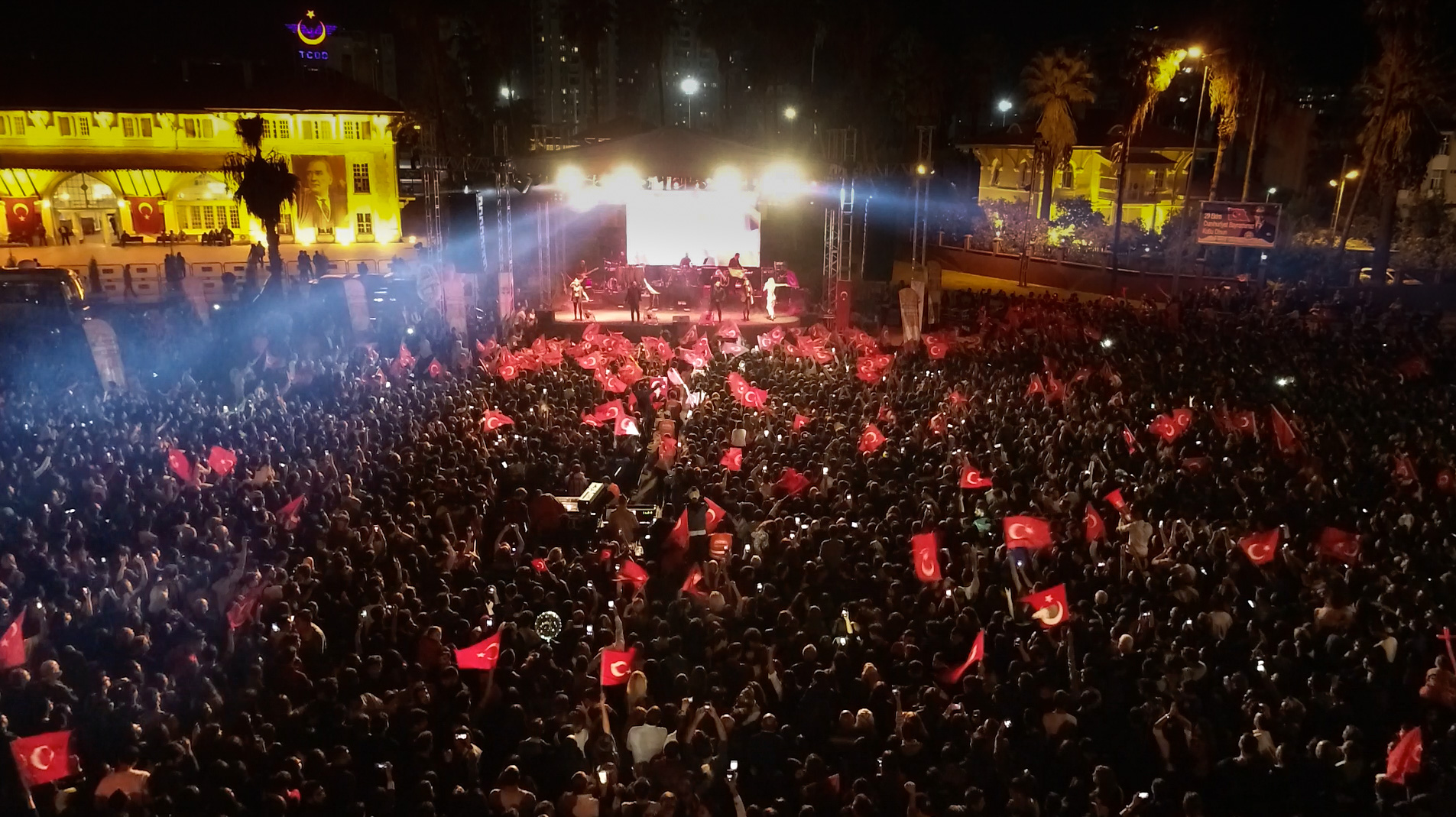 Cumhuriyet coşkusu İrem Derici konseri ile taçlandırıldı