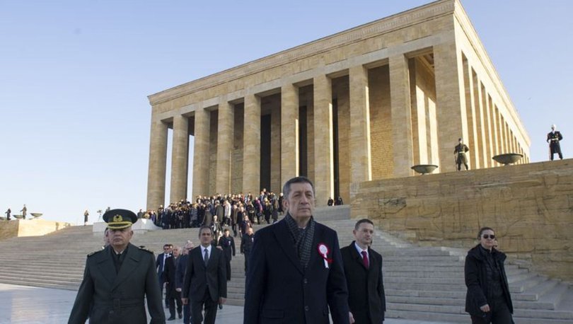 Bakan Selçuk ve öğretmenler Anıtkabir’i ziyaret etti