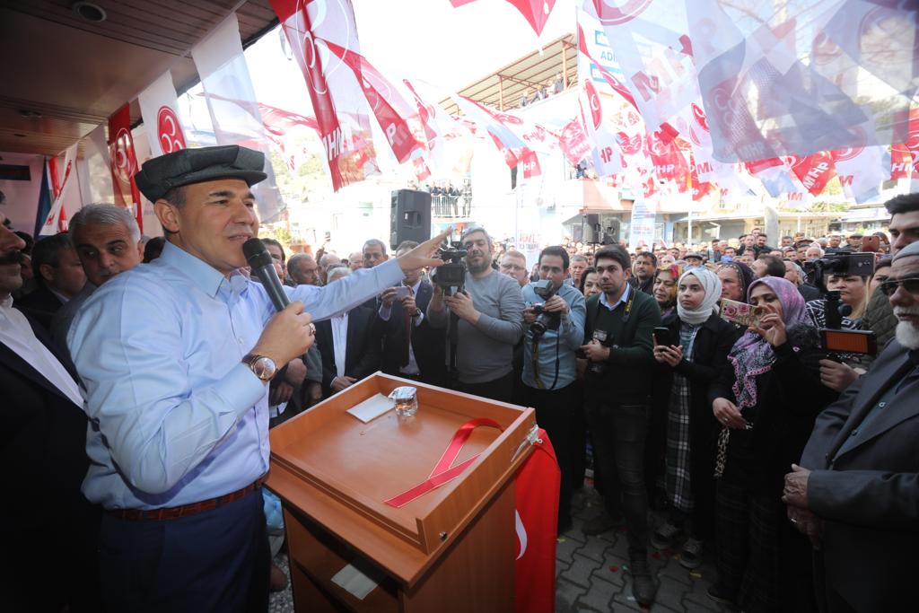 Cumhur İttifakı Karaisalı’da iki farklı noktada seçim irtibat bürolarını açtı