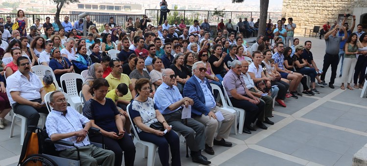 ST. PİERRE Kilisesi’nde dünya barışı için dua edildi