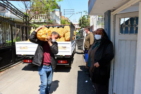 İhtiyaç Sahiplerine Patatesler Dağıtılmaya Başlandı