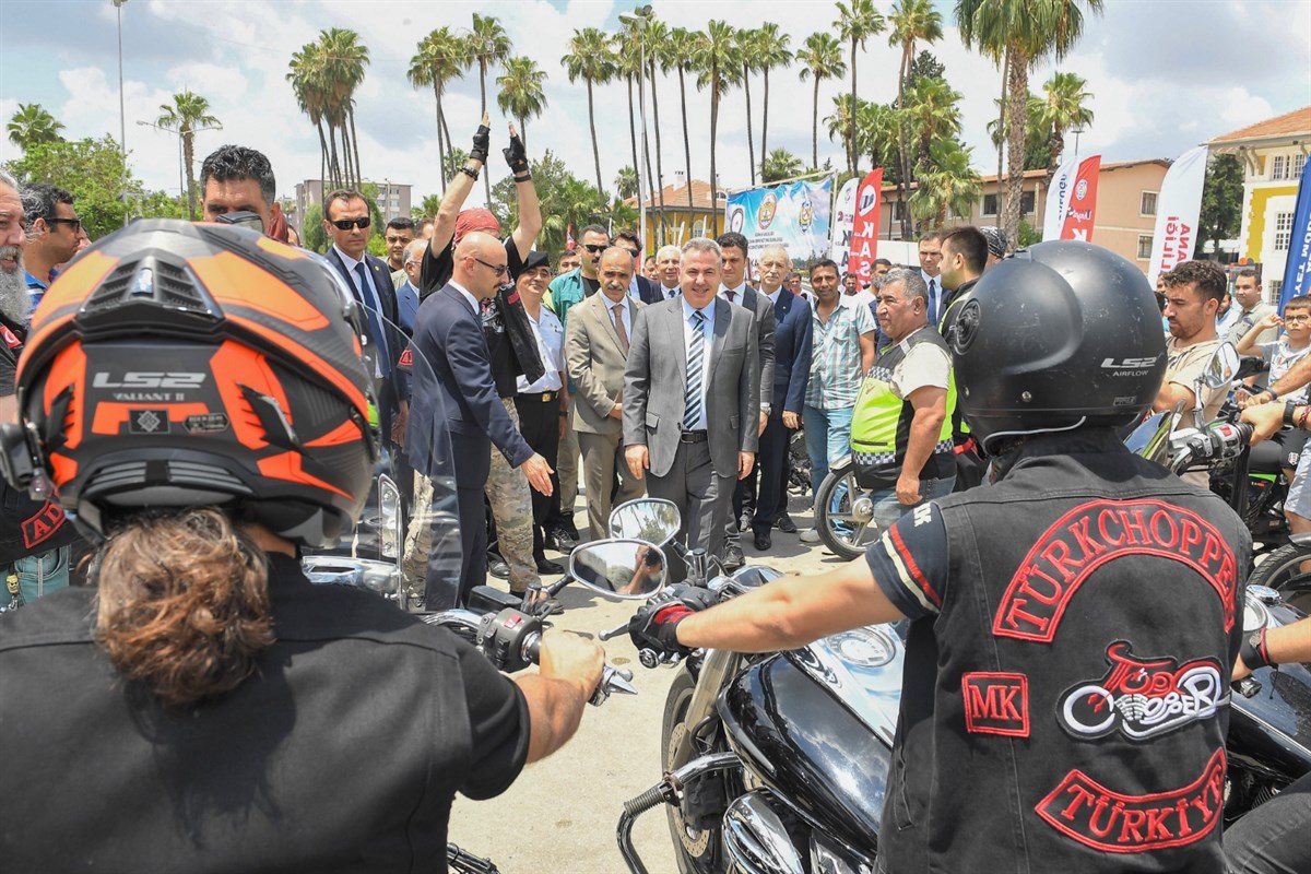 Adana’da 260 motosiklet sürücüsüne kask dağıtıldı
